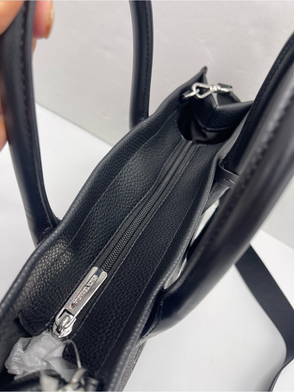 MICHAEL KORS Mirella Md Logo Debossed Satchel Shoulder Tote Crossbody
Black
NWT - Picture 9 of 16